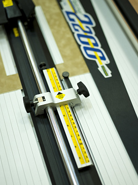 04-687    F-2200 Станок для вырезания паспарту L=1219 мм